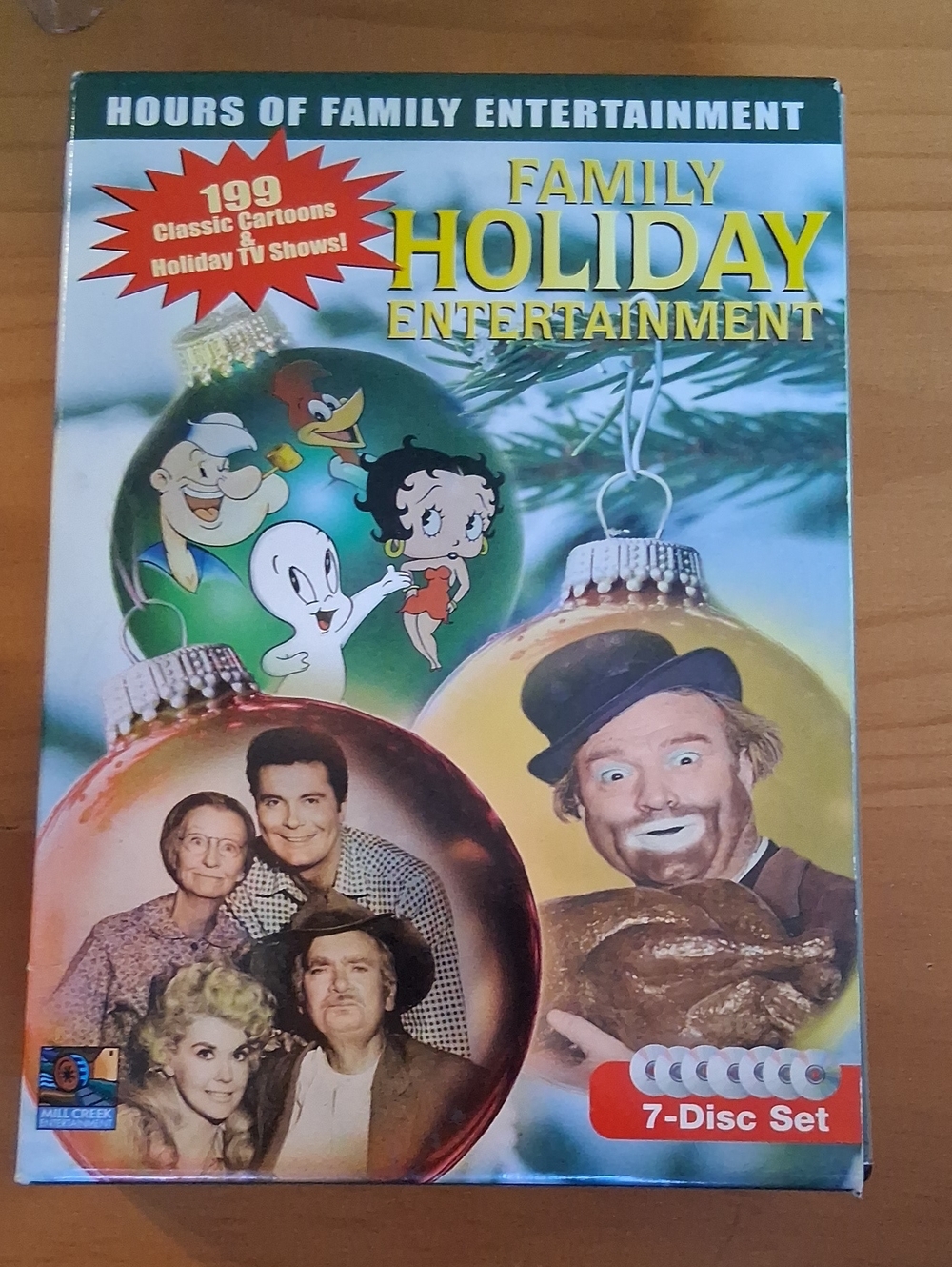 Family Holiday Entertainment 7-Disc Set - Green/Gold